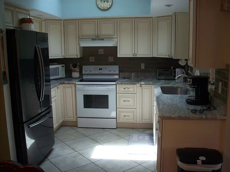 468 Harland Ave #1 — Photo 3