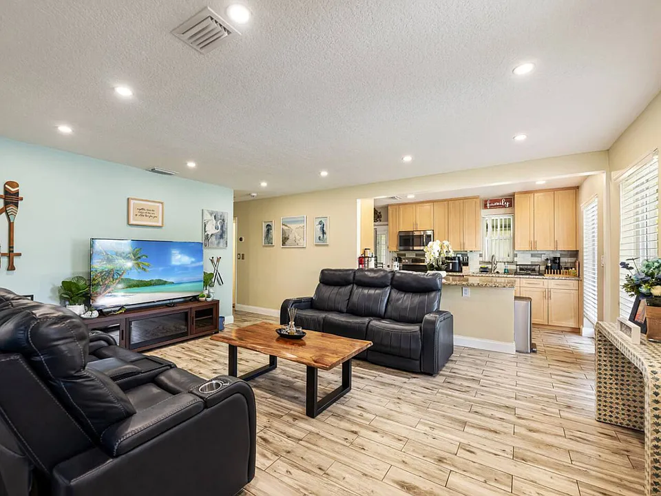6106 NW 20th St #ID1524073P