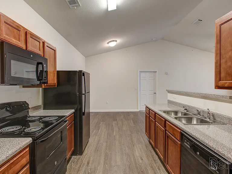 Sterchi Ridge Apartments — Photo 13