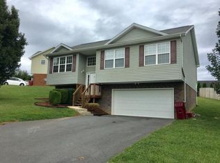 35 Taylor Ridge Ct, Johnson City, TN 37601