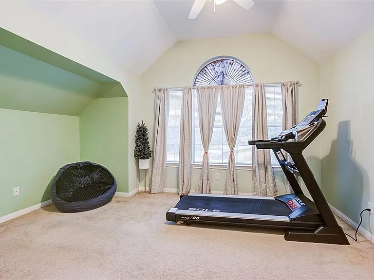 17015 Maricella Cir — Photo 23