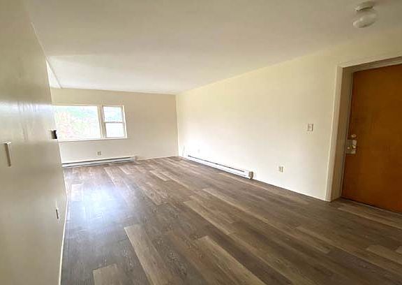 3rd image of 82 South St Unit 3