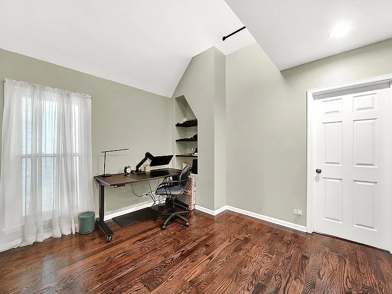 3143 N Racine Ave — Photo 12
