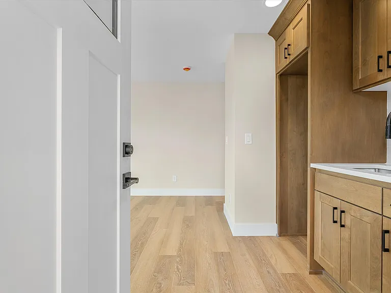 349 SE Walnut St — Photo 32