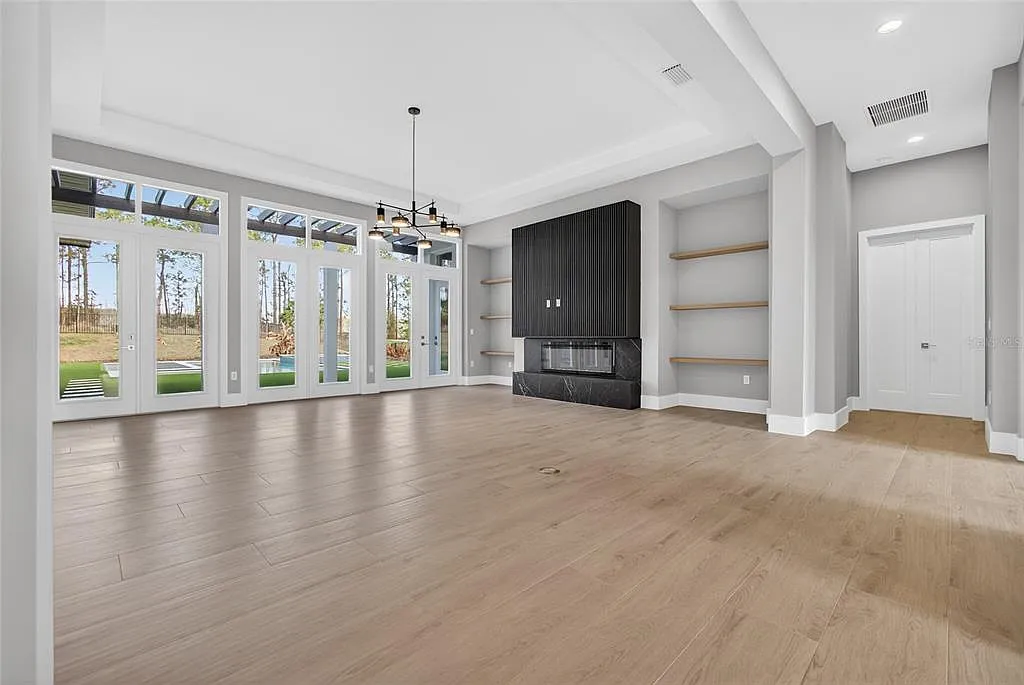 4 bed, 4.5 bath, 3984 sqft, $13,500 — Photo 4
