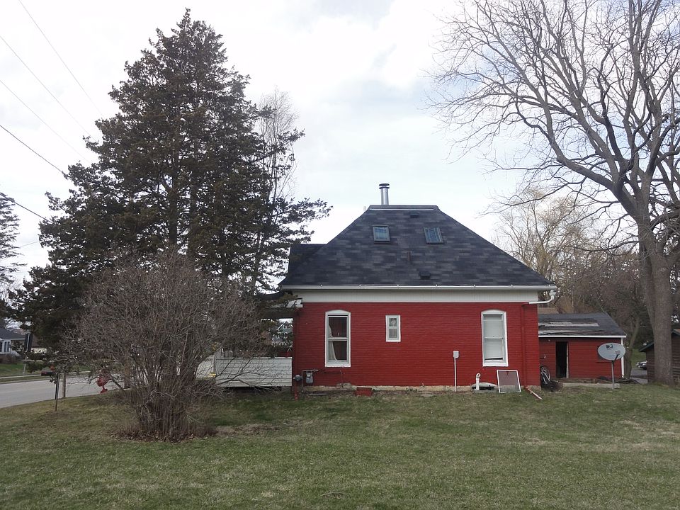 2nd image of 211 Hillyer St