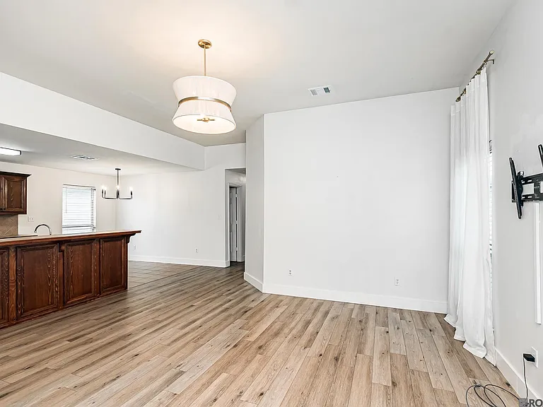 15484 Oakstone Dr — Photo 10