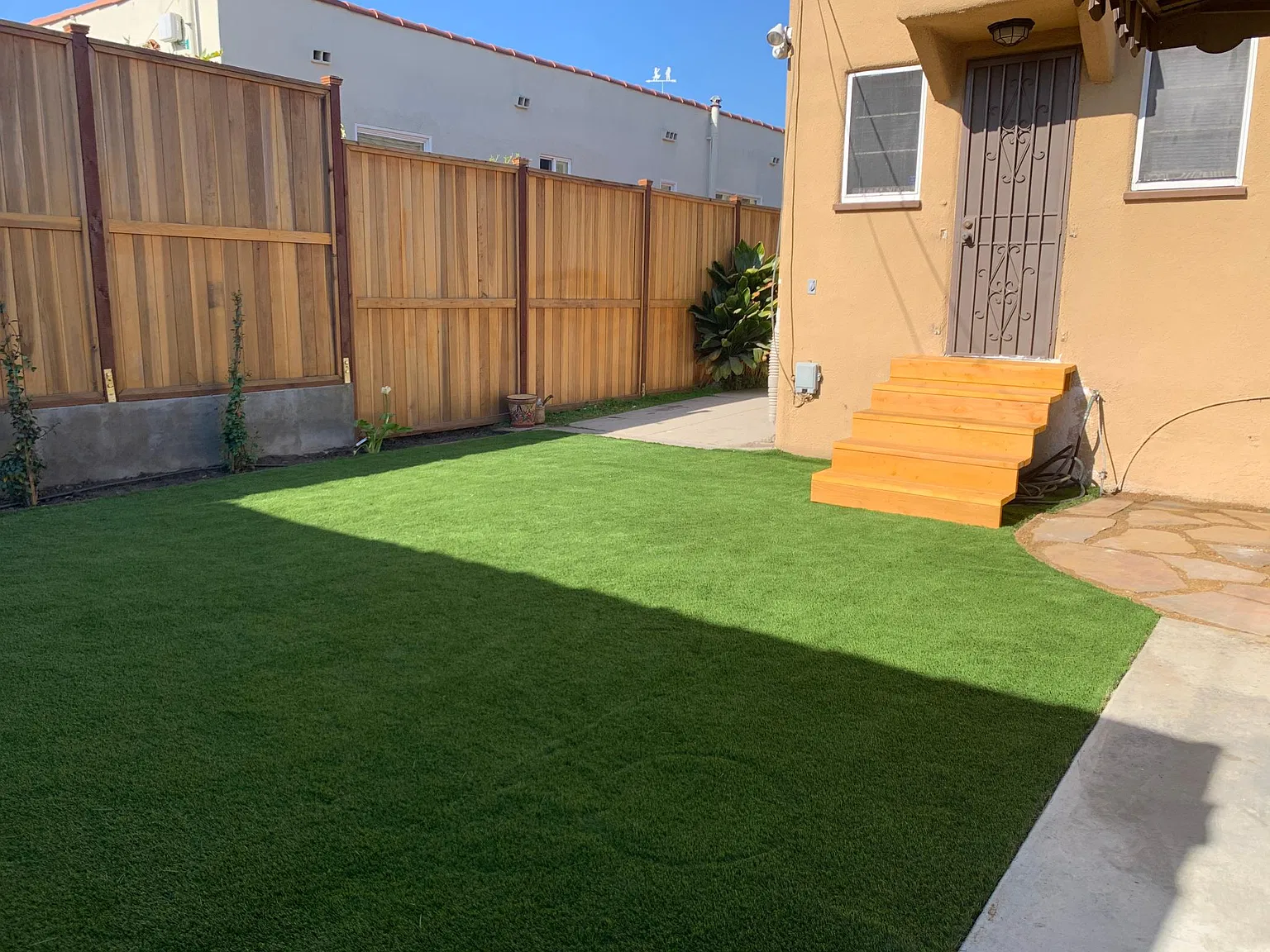 4222 S Bronson Ave — Photo 2