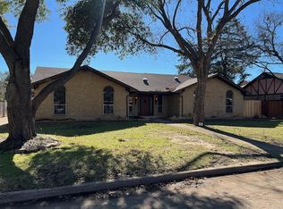 2429 Kingsbridge Dr, Grand Prairie, TX 75050