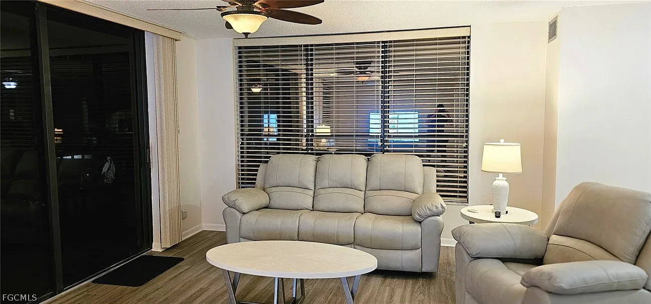 2 bed, 2.0 bath, 1412 sqft, $1,795 — Photo 2