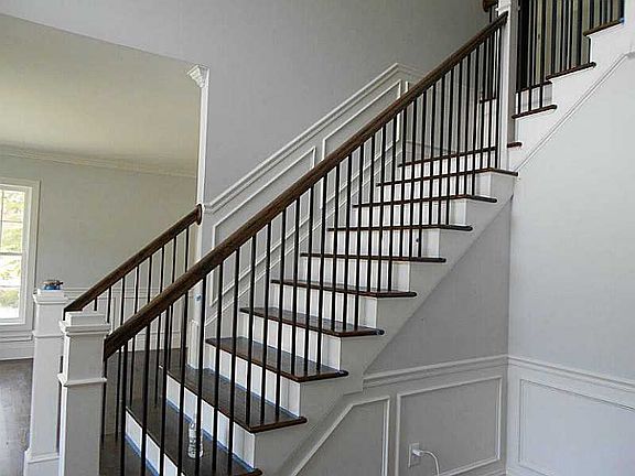 3rd image of 90 Taggart Ct