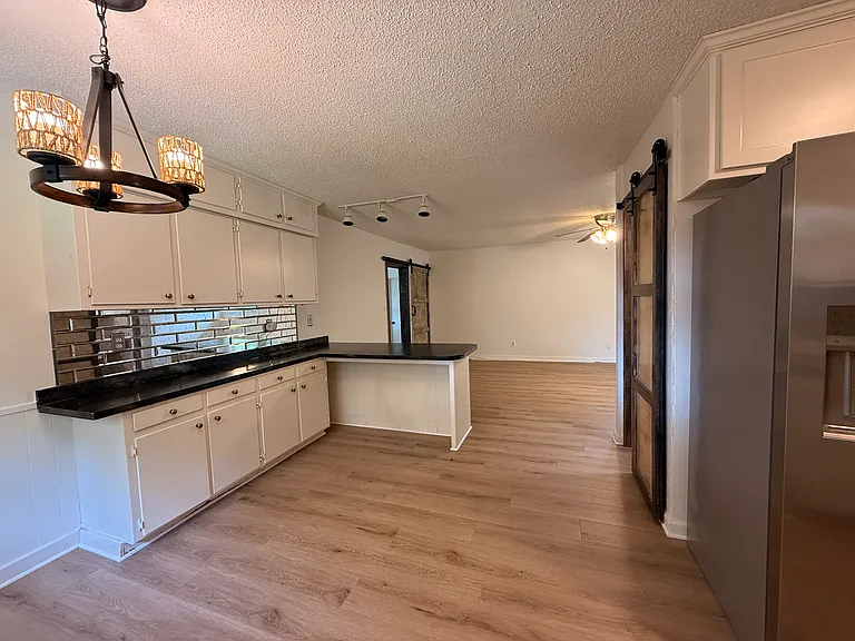 114 E Rentz St — Photo 9