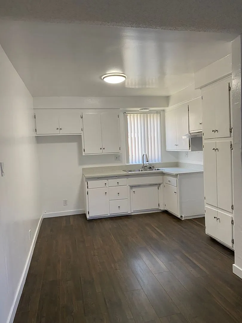Move In Ready 2bd/1bth In Koreatown! — Photo 1