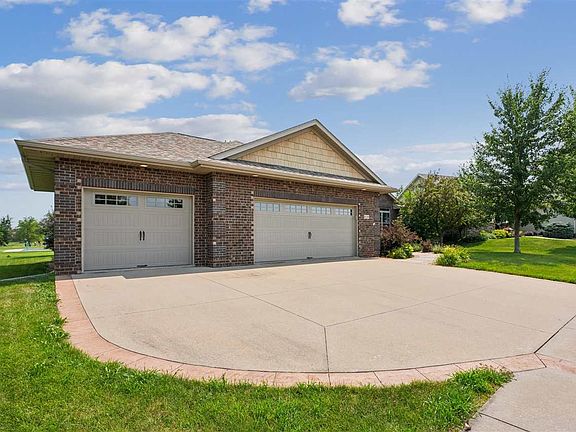 2nd image of 830 Pheasant Ln