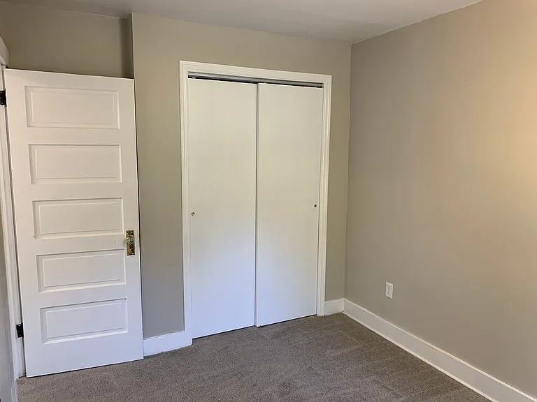 344 Clarence St — Photo 15
