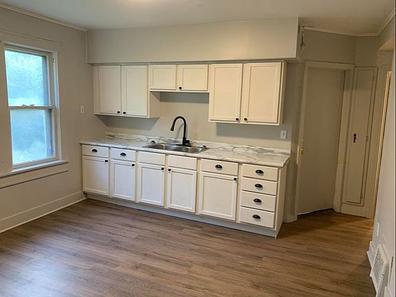 5th image of 5061 N 32nd St #1