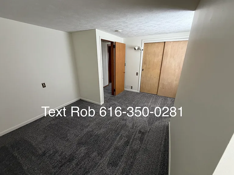 850 Houseman Ave NE #B — Photo 12