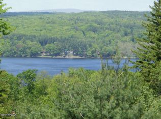 24 Whispering Pnes, Paupack, PA 18451