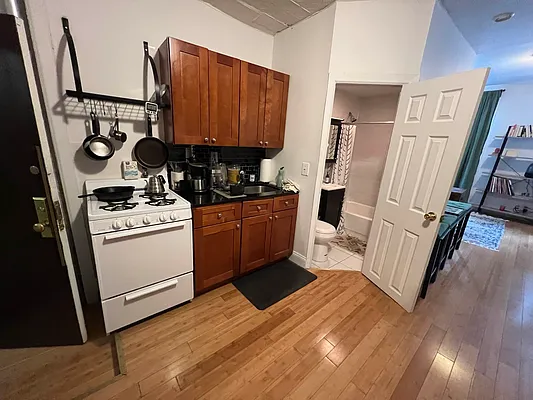 Rented by Delmark Realty LLC | media 30