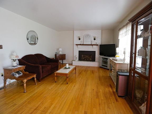 5th image of 13 Balsam Dr