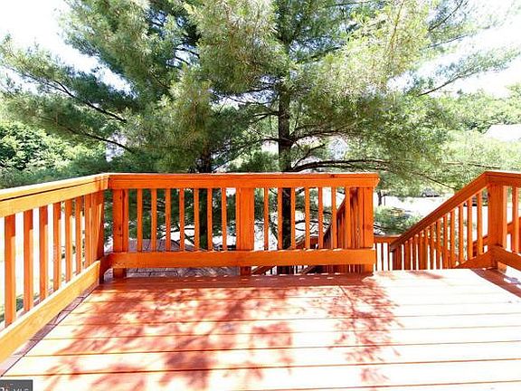 4th image of 119 Firethorn Ct
