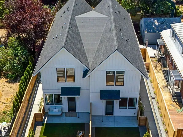 1520 NE Jarrett St #A, Portland, OR 97211