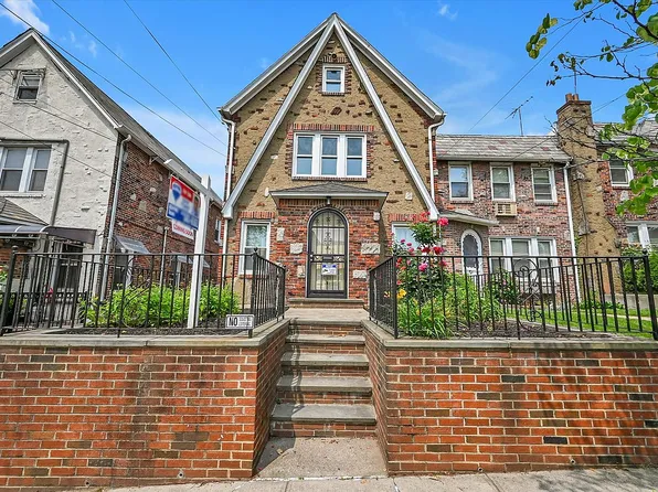 5428 65th Pl, Maspeth, NY 11378