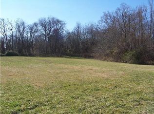 Lake Rd, Clarksville, TN 37042