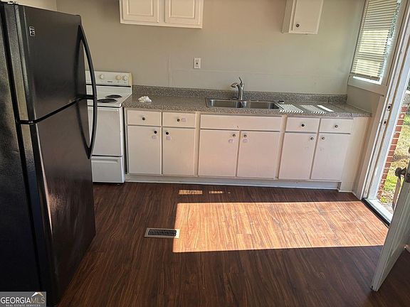 3rd image of 3483 Lawton Rd