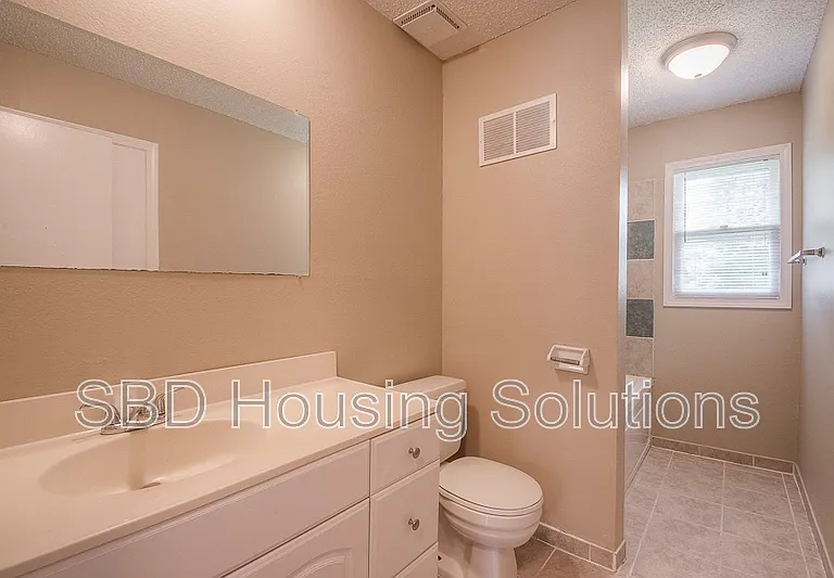 1306 SE Knight Cir — Photo 3