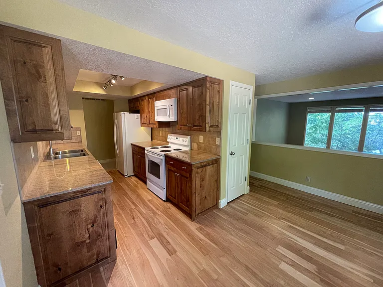 5420 W Hill Rd — Photo 6