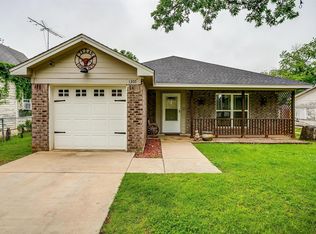 1307 N Robinson St, Cleburne, TX 76031