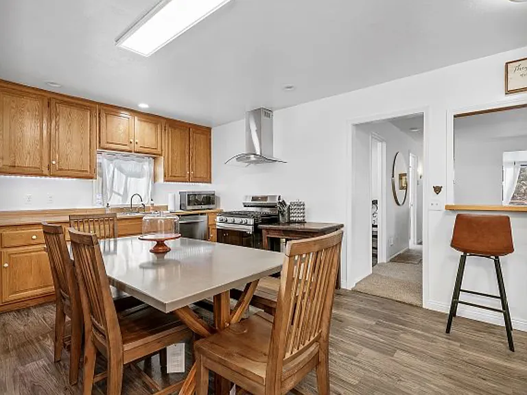 805 Cove Dr — Photo 9