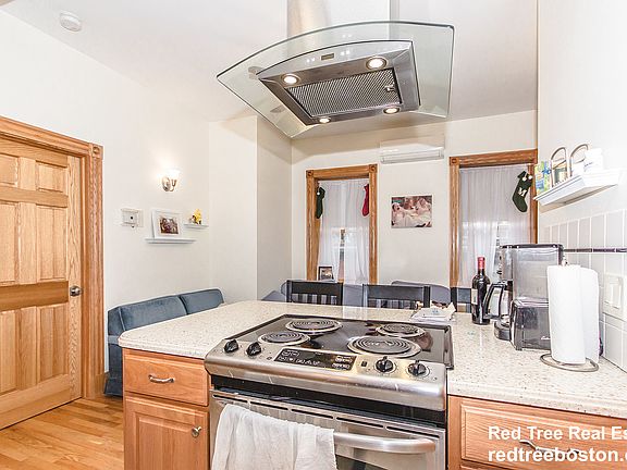 4th image of 97 Myrtle St