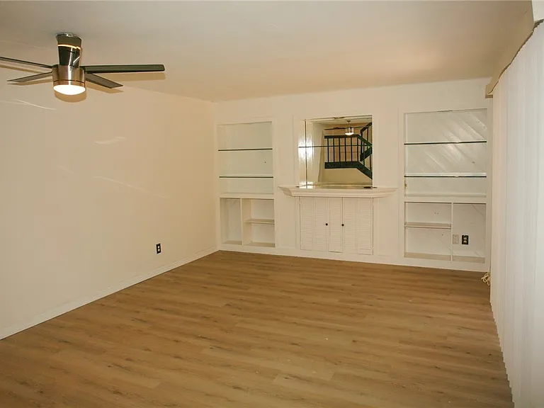 1653 Park Meadows Dr — Photo 2