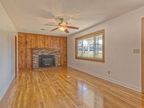 3rd image of 417 McChesney Dr