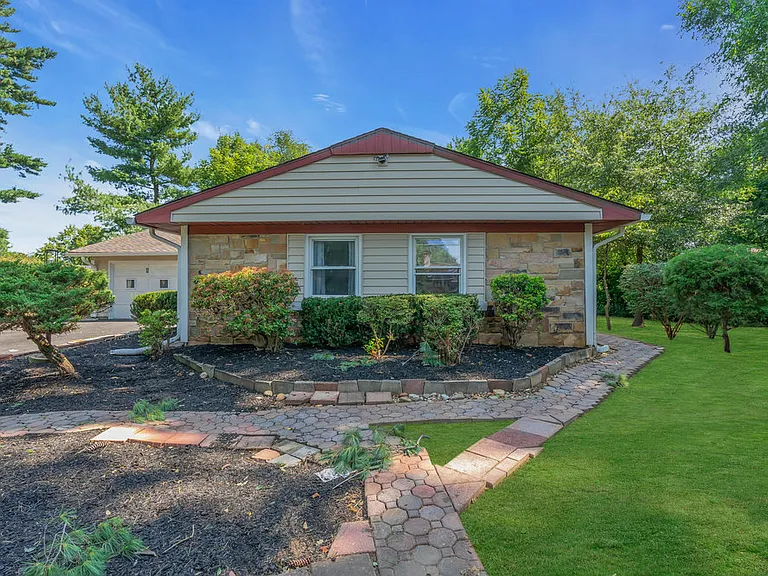 4 Twig Ct — Photo 2