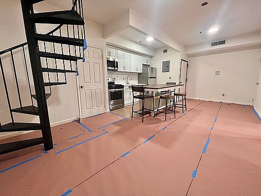 4th image of 207 Montrose Ave APT 8