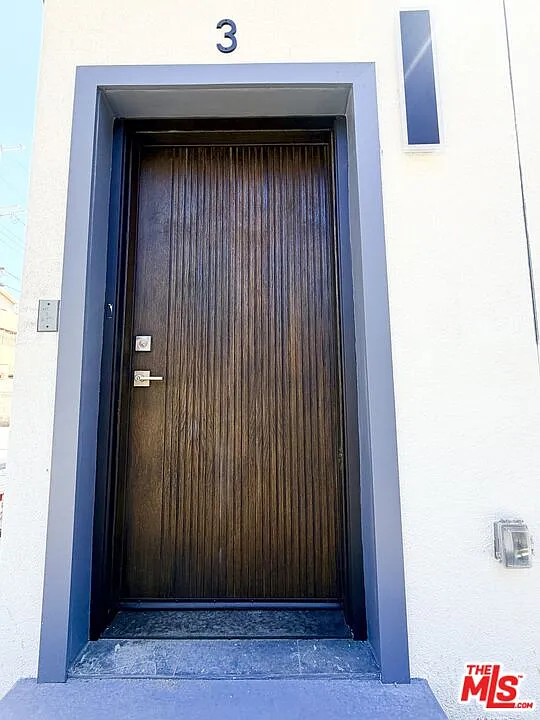 4627 Rosewood Ave — Photo 2