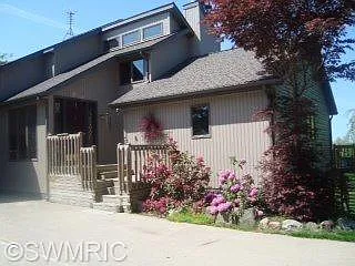 10335 Lincoln Lake Ave NE photo 1