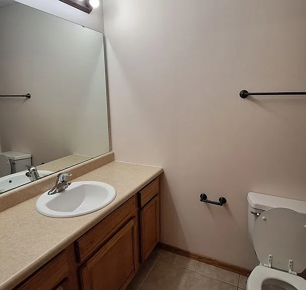 1305 E Hampton Dr — Photo 9