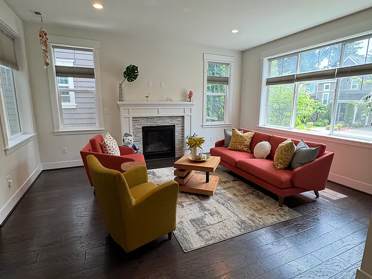 Living room (downstairs)
