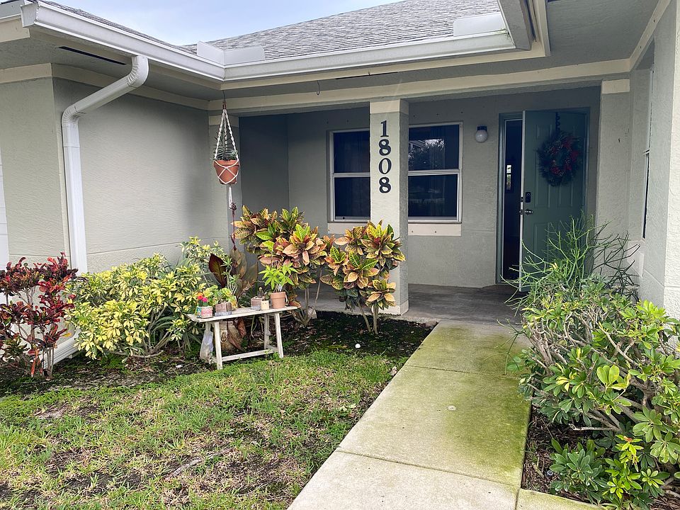 Front Entrance (Middle Unit)