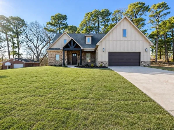 687 Oakview Cir, Killen, AL 35645