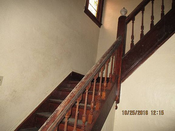 3rd image of 319 W Pleasant Ave