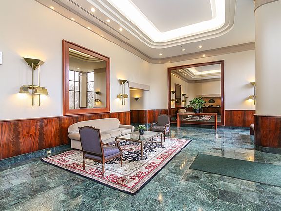 Lobby1.jpg