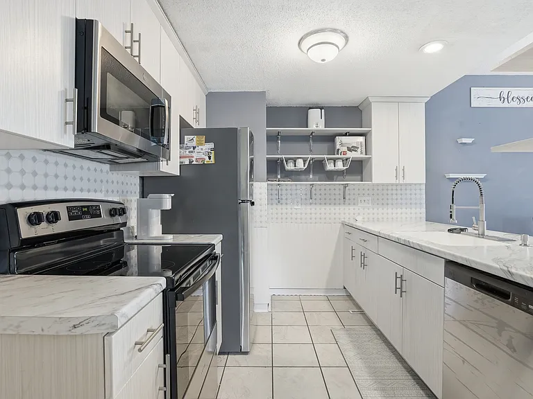 2415 Catskill Ct — Photo 13