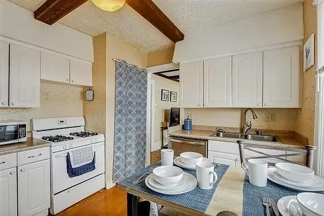 214 S Henry St #2 — Photo 5