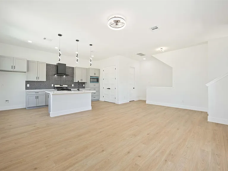 3022 Drew St — Photo 11