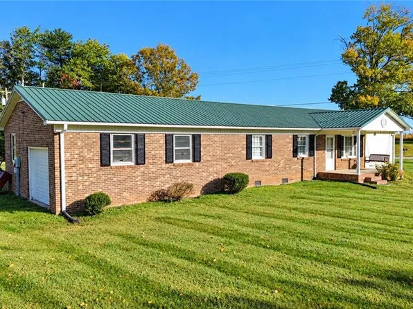 1742 Maple Grove Church Rd, Mount Airy, NC 27030